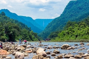 বিছনাকান্দিতে 'লুটের পাথর' ফের লুট