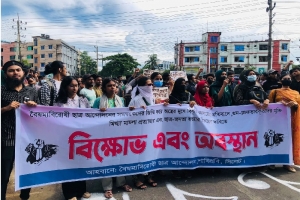 ‘অস্ত্রের মুখে সমন্বয়কদের বিবৃতি আদায়ের’ অভিযোগে শাবিতে বিক্ষোভ