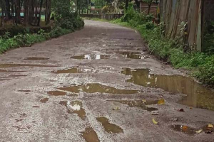 বালাগঞ্জে ৩ কিলোমিটার সড়কে খানাখন্দ, দুর্ভোগে এলাকাবাসী বালাগঞ্জে ৩ কিলোমিটার সড়কে খানাখন্দ, দুর্ভোগে এলাকাবাসী