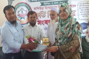 মাধবপুরে জিপিএ-৫ প্রাপ্ত কৃতি শিক্ষার্থীদের সংবর্ধনা মাধবপুরে জিপিএ-৫ প্রাপ্ত কৃতি শিক্ষার্থীদের সংবর্ধনা