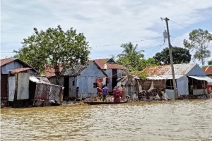 বন্যার পানি কমতে শুরু কমলেও দুর্ভোগ কমছে না