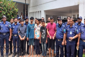 ব্যাংকের সিকিউরিটি গার্ড ভেবে আইনজীবীকে হত্যা, গ্রেপ্তার ৫