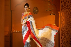 পূজার সাজের পূর্ণতায়