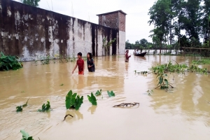 দেশে চলমান বন্যায় মৃতের সংখ্যা বেড়ে ৫৪