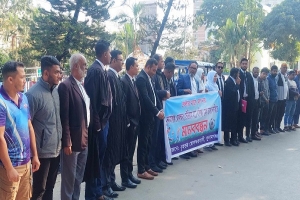 সুনামগঞ্জে খেলার মাঠে মেলার প্রতিবাদে মানববন্ধন
