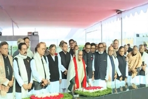 মন্ত্রী সভার সদস্যদের নিয়ে বঙ্গবন্ধুর প্রতিকৃতিতে প্রধানমন্ত্রী শ্রদ্ধা