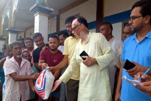 বালাগঞ্জে বন্যা কবলিত কেউ অভুক্ত থাকবে না : আনহার মিয়া 