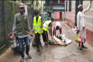 বর্জ্য পরিষ্কারে কাজ করছে সিসিকের ১৬ শ কর্মী