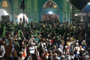 ইবাদত বন্দেগিতে পালিত হলো পবিত্র শবে বরাত