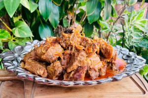 কাজুবাদাম দিয়ে গরুর মাংসের ঝাল রসা