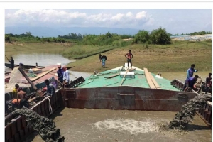 কোম্পানীগঞ্জে বাইরং নদীর বালু লুট, ভাঙ্গনে বিলীন হচ্ছে ফসলি জমি