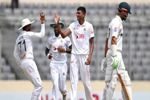 টেস্টে প্রথমবার ঘরের মাটিতে পাকিস্তানকে হারাল বাংলাদেশ