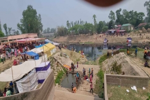 লাখাইয়ে কারখানার বর্জ্যে দূষিত নদী, ব্যাহত হচ্ছে পূণ্যস্নান