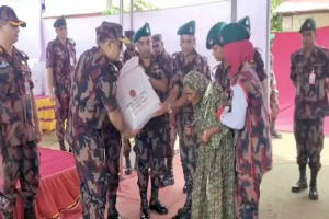 সুনামগঞ্জে বন্যার্তদের ত্রাণ দিলেন বিজিবির ডিজি সুনামগঞ্জে বন্যার্তদের ত্রাণ দিলেন বিজিবির ডিজি